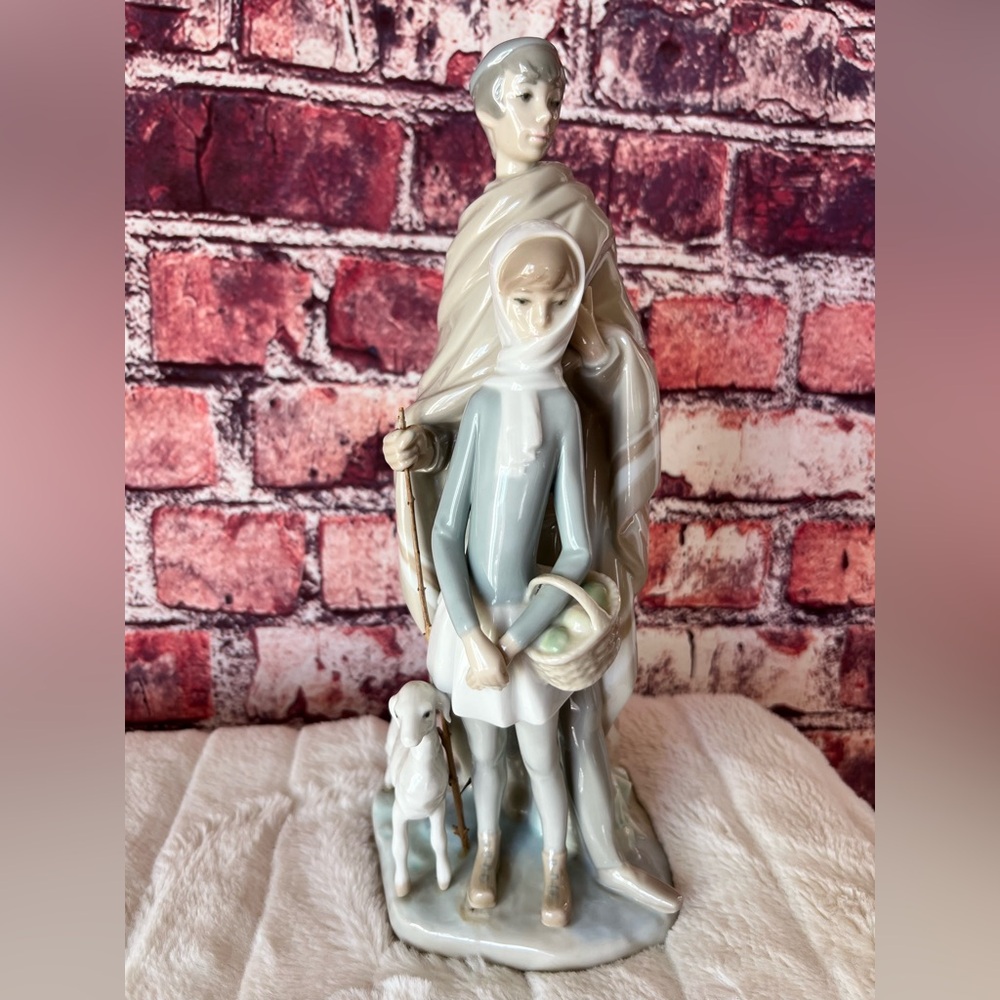 Rare Retired Lladró "Shepherd w/ Girl & Lamb" #4554